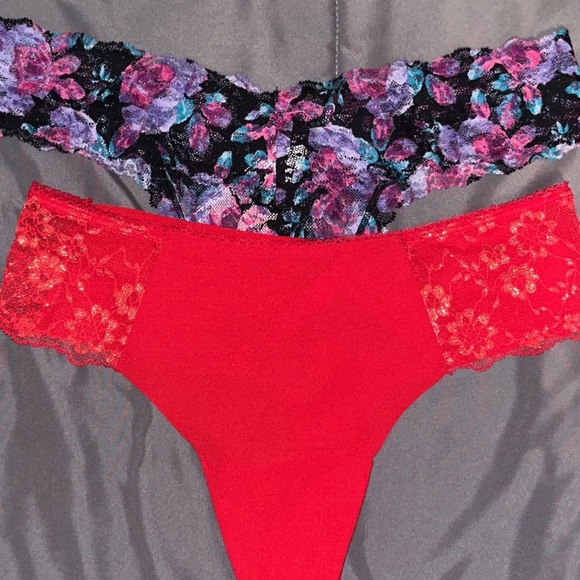 Victoria’s Secret Thong Set - Picture 1 of 4